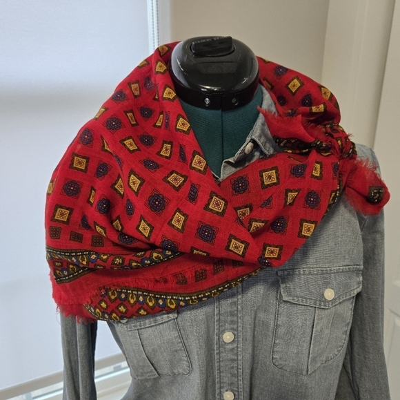 VINTAGE OSCAR DE LA RENTA 100% WOOL RED PATTERNED SQAURE SCARF SHAWL WRAP WOMEN - Picture 1 of 11